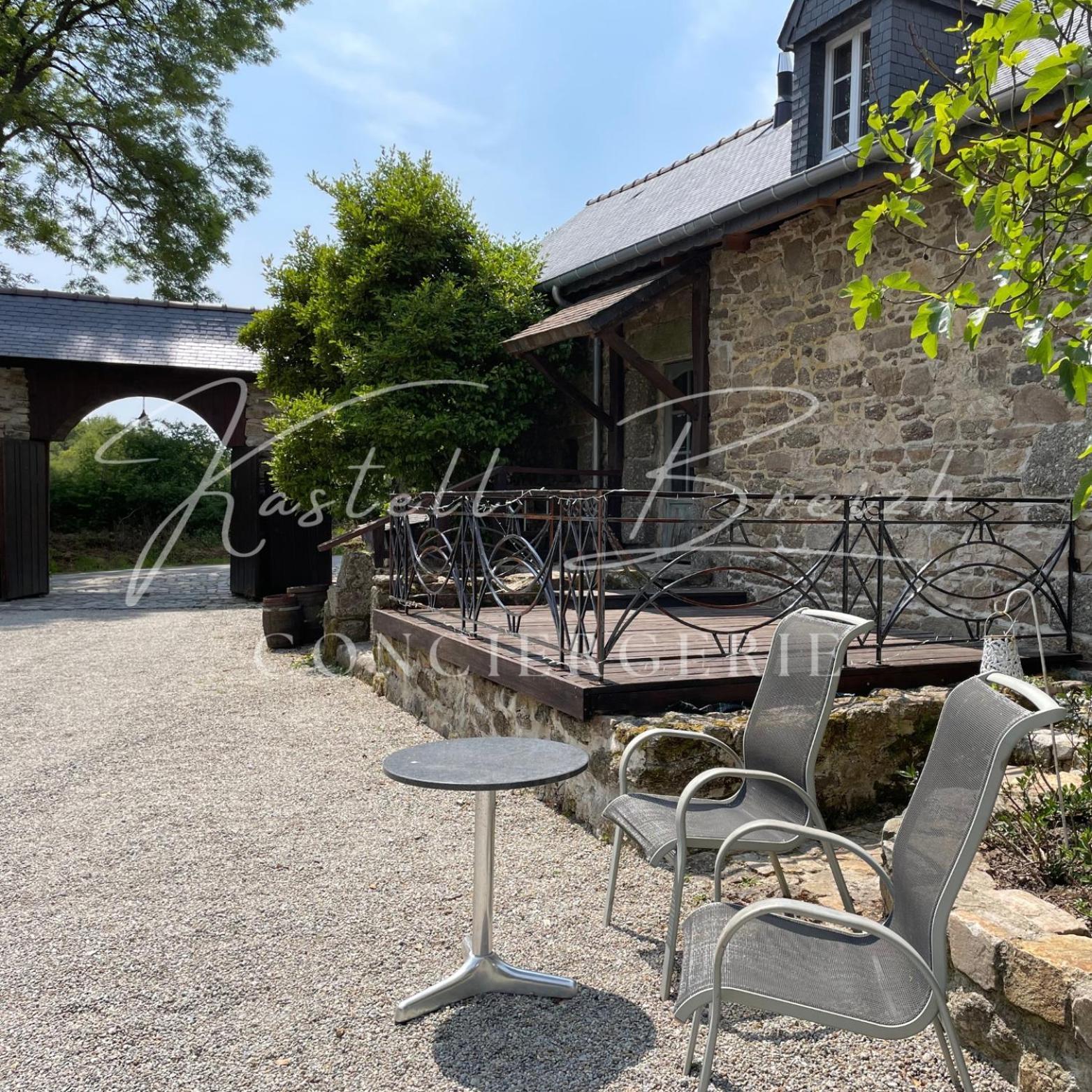 La Familiale Du Manoir De Kerollivier Saint-Gilles-Pligeaux Exterior foto