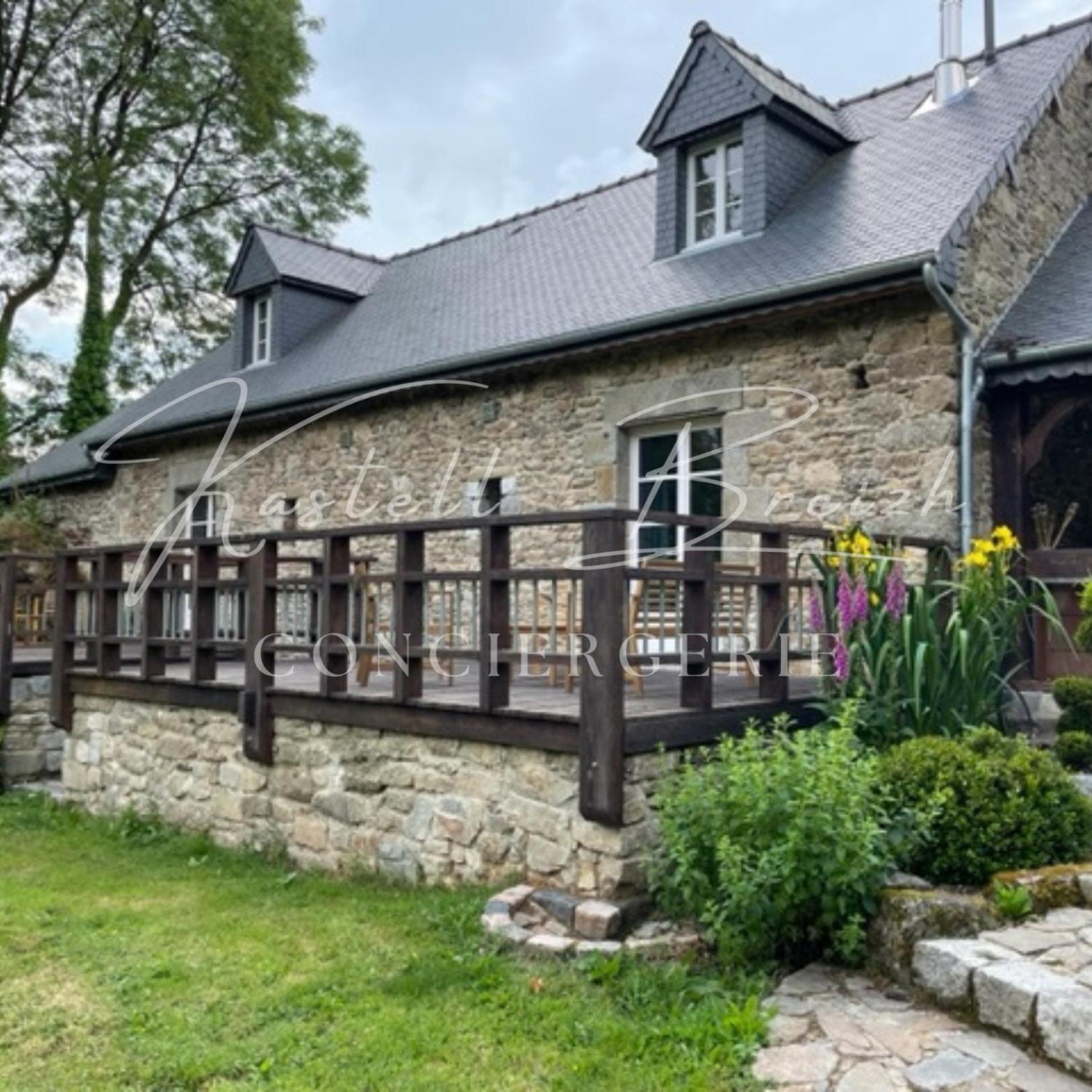 La Familiale Du Manoir De Kerollivier Saint-Gilles-Pligeaux Exterior foto